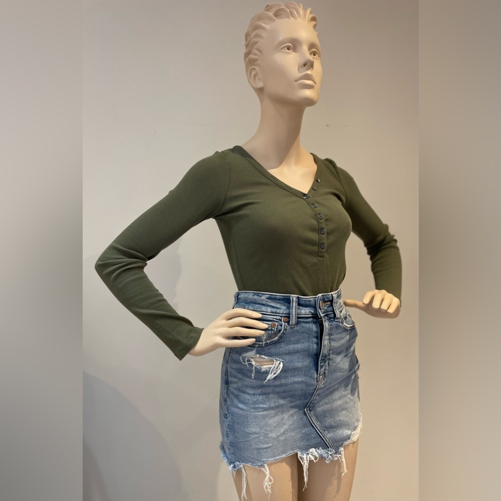 BANANA REPUBLIC | Ribbed Henley Long Sleeve
Stretchy Tight Rust Bodysuit XS - Picture 13 of 15